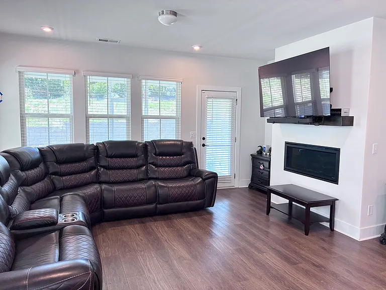 2033 Florine Dr — Photo 19