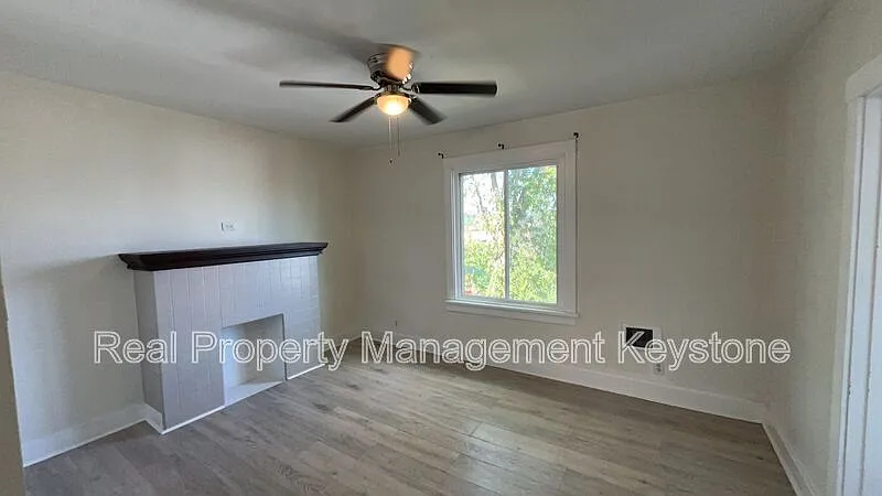 2 bed, 1.0 bath, $1,000 — Photo 2