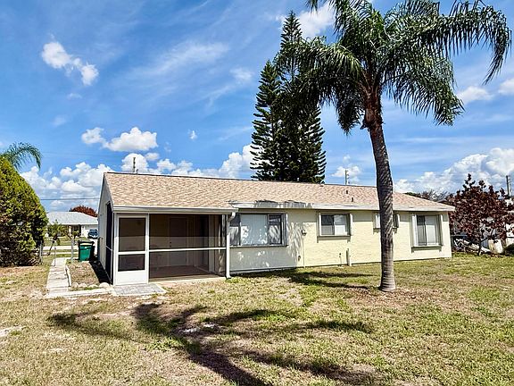 2nd image of 345 SW Tulip Boulevard