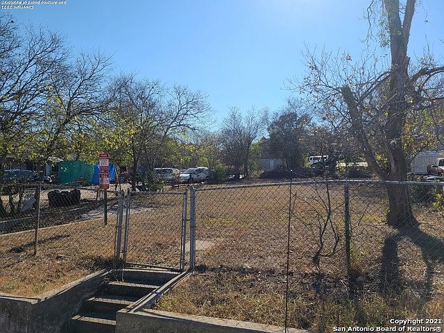 2nd image of 614 Belmont