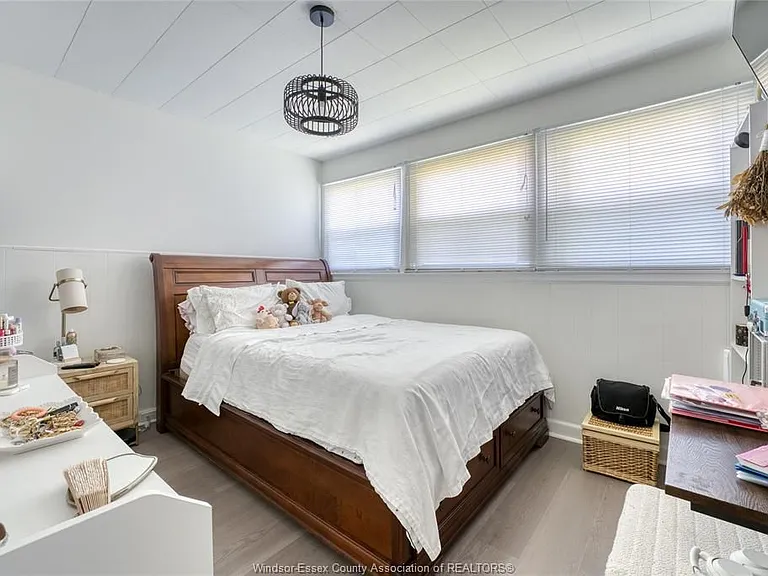 4062 Roseland Dr E — Photo 18
