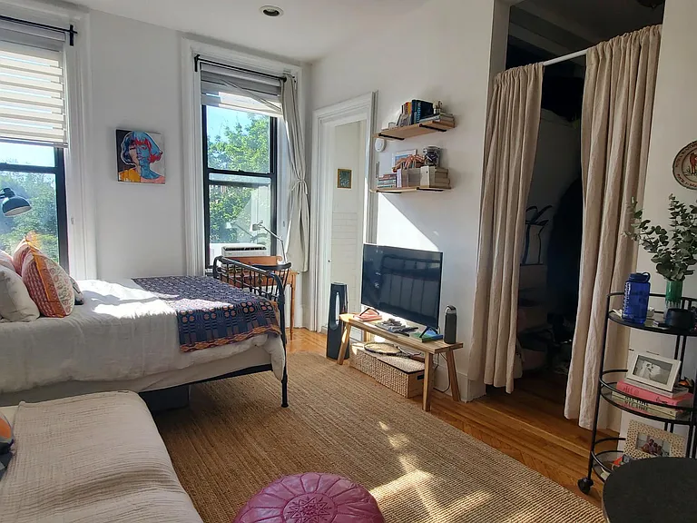 106 6th Ave #2R — Photo 3