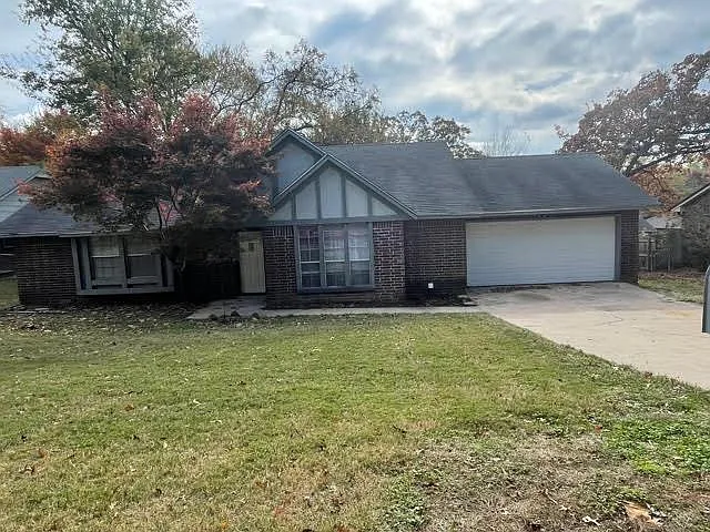 3 bed, 1472 sqft, $1,745 — Photo 1