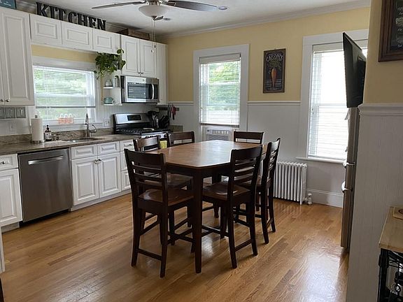 4th image of 213 Churchills Ln #1