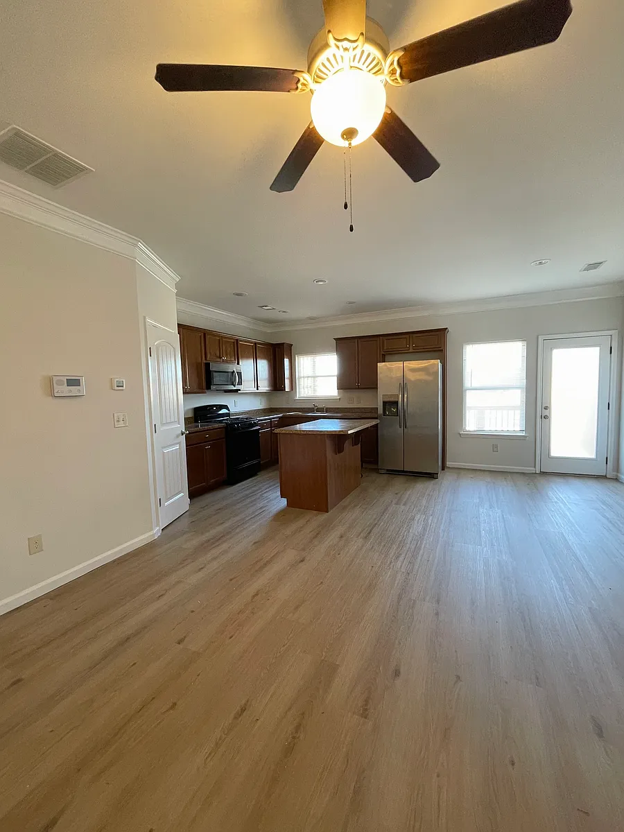 Building Photo - 300 Turtle Creek Dr
