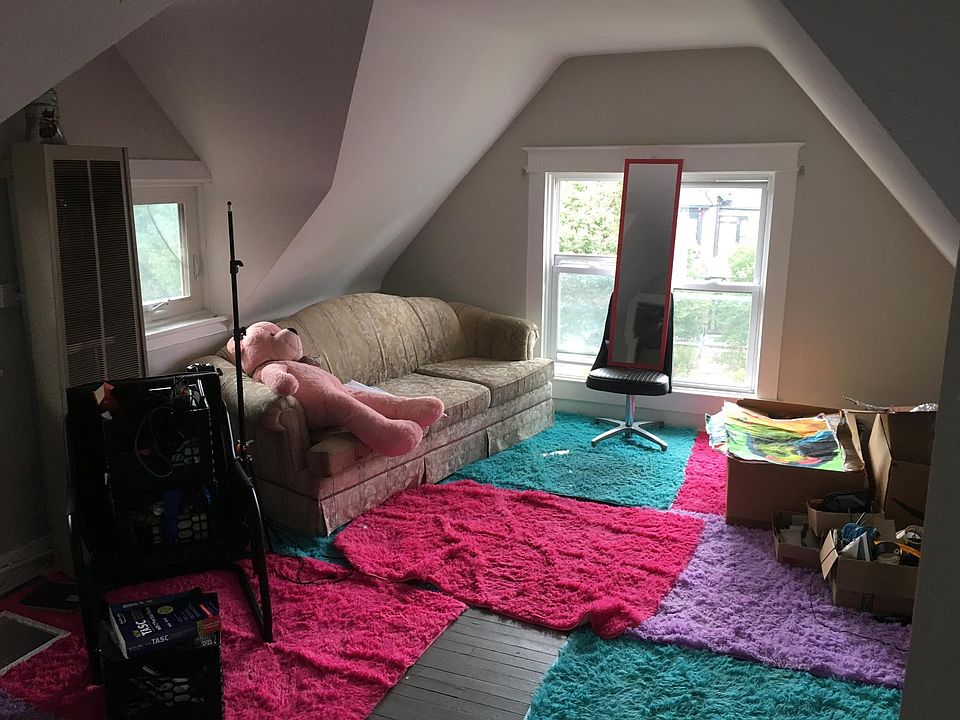 2nd image of 301 Jersey St APT 4