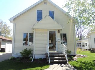 717 E Lincoln Ave, Little Chute, WI 54140