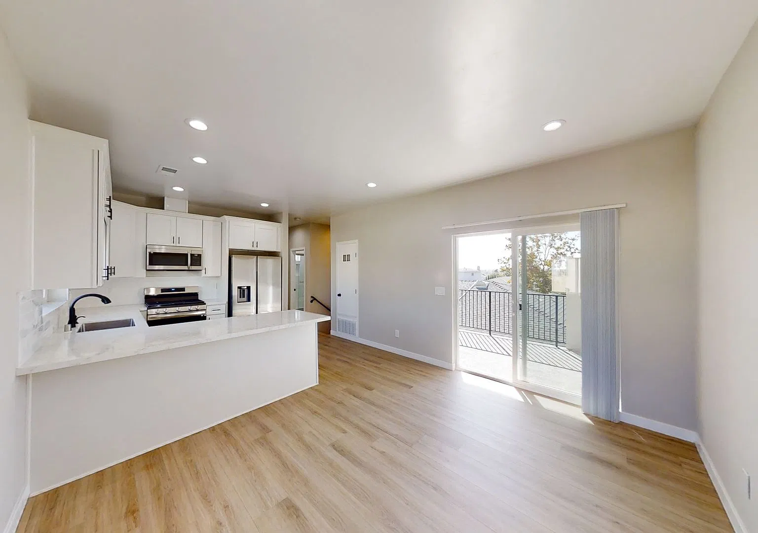 4BD/2BA, Quick Walk to Campus! — Photo 1