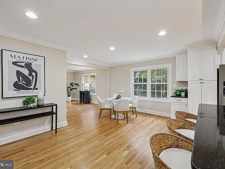 4902 Derussey Pkwy — Photo 12