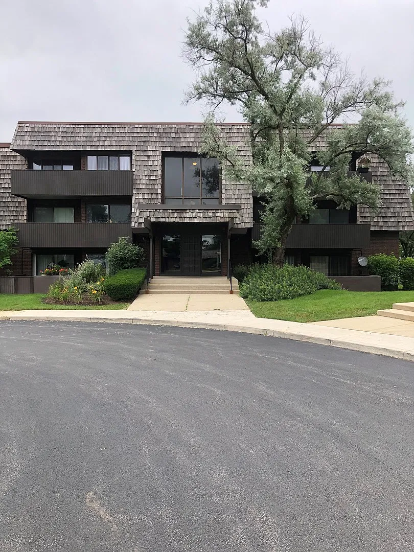 2 bed, 1078 sqft, $1,950 — Photo 2