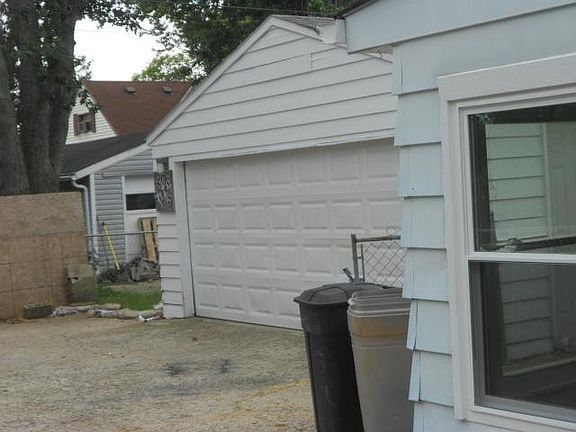 2nd image of 4031 Ural Ave