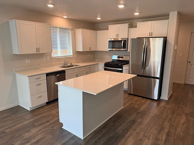 4962 Dilling Ave NE — Photo 5