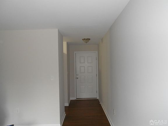 3rd image of 23 Norwich Pl #24