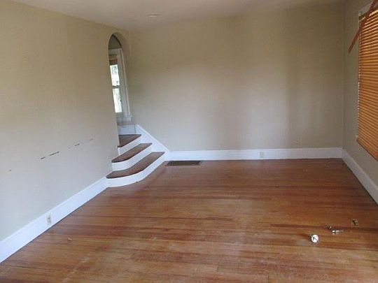 2nd image of 234 W Walnut St
