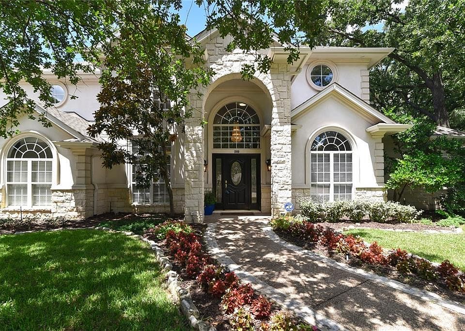 1st image of 1900 Valley Oaks Ct