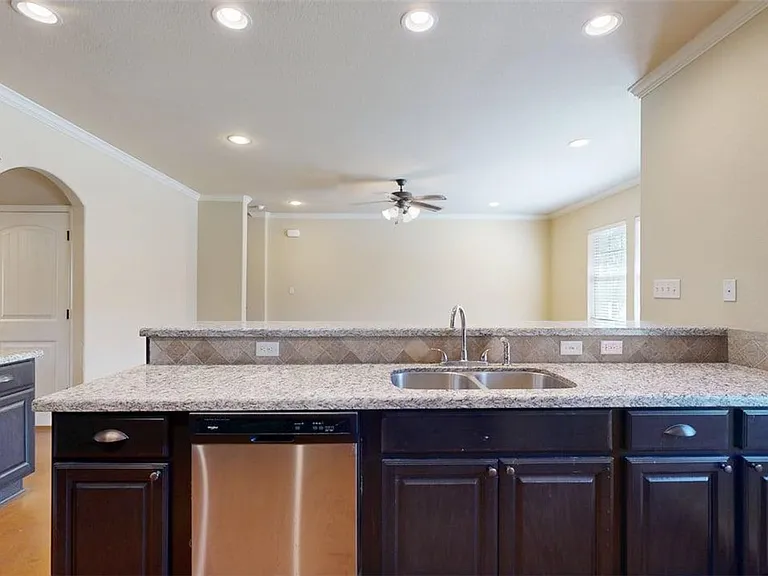 3007 Towers Pkwy — Photo 6