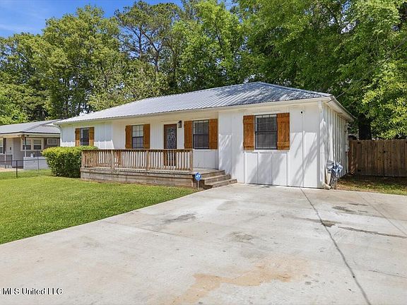 3rd image of 116 Oak Park Dr