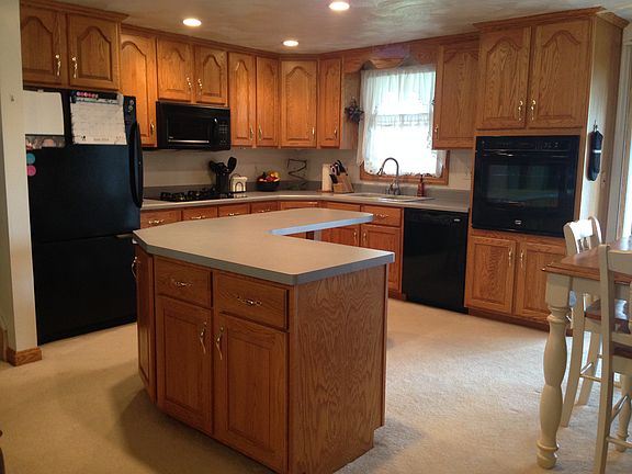 3rd image of 121 Oberlin Dr