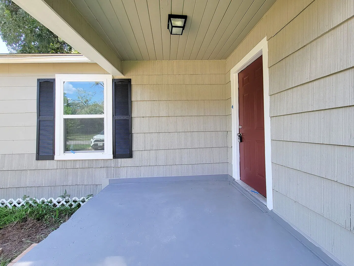 Beautifully renovated and upgraded 4-bedroom, 2-bath home located in Angleton, Texas. This proper... — Photo 3