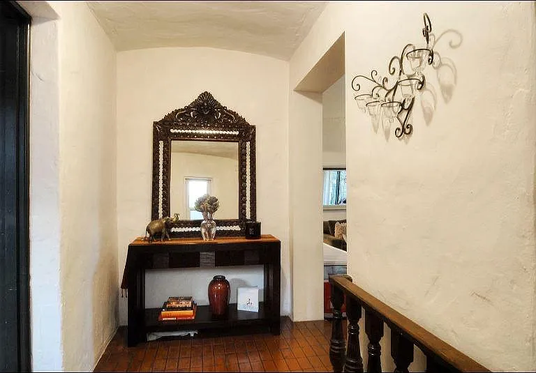 Entry way
