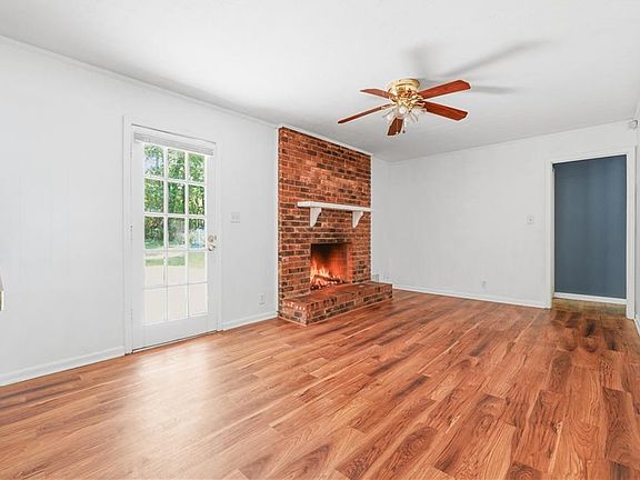 3rd image of 886 Oakhill Ct