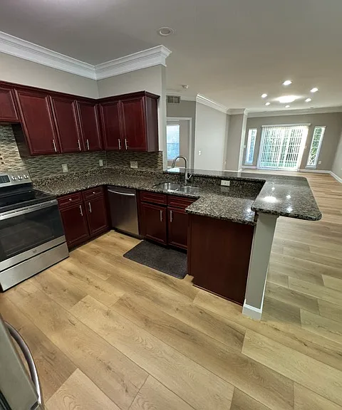 8508 Heywood Cir — Photo 9
