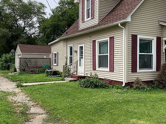 2nd image of 300 W 5th St