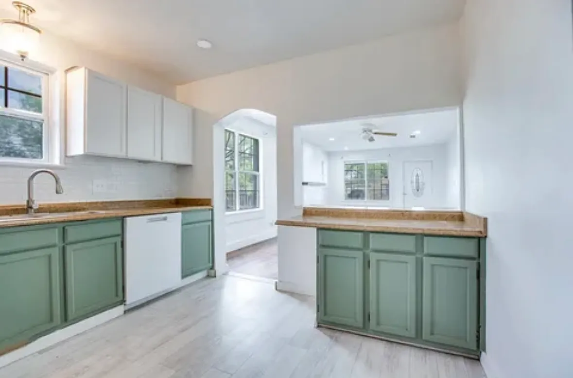 3 bed, 1272 sqft, $1,600 — Photo 1