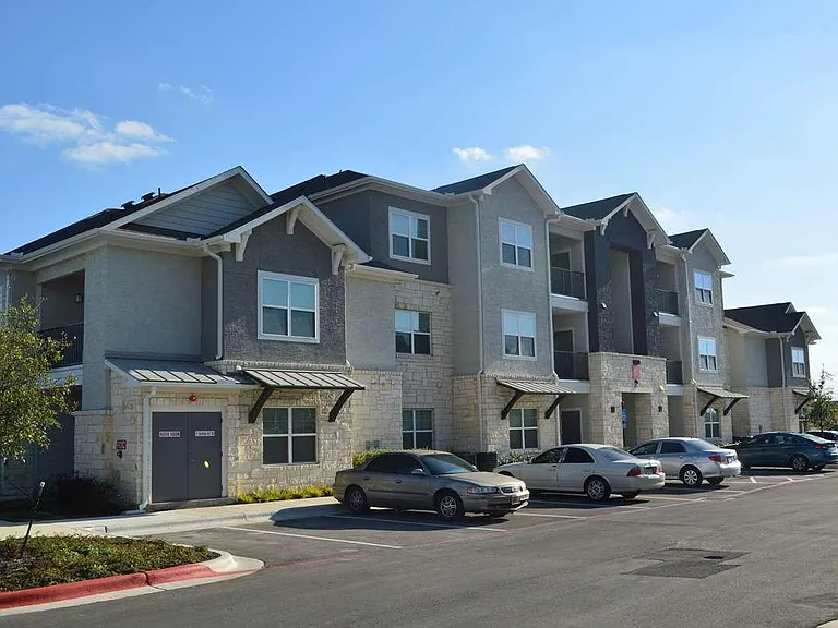 Shadow Ridge Apartment Homes — Photo 2