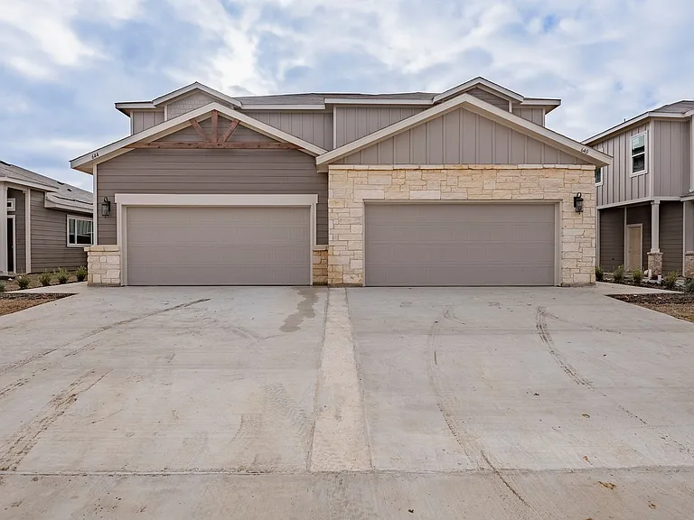 640 Wheatfield Dr — Photo 1