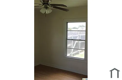 109 W Avenue A Photo 1