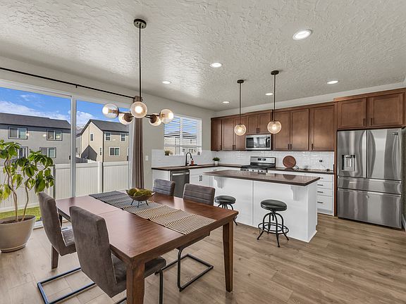 3rd image of 5147 N Oak Creek Dr