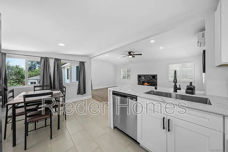 1 bed, 1.0 bath, $950 — Photo 2