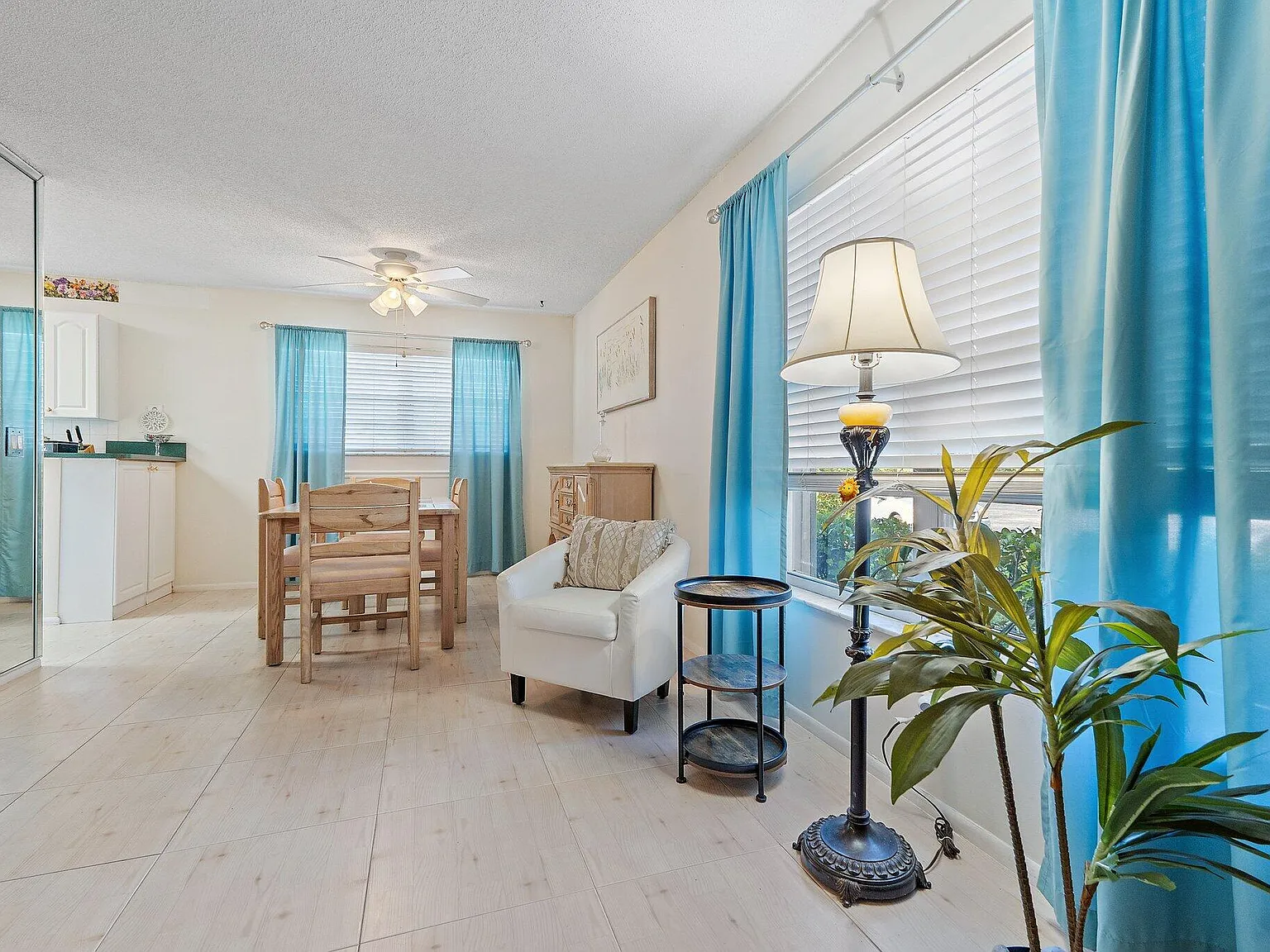 2 bed, 2.0 bath, 1170 sqft, $2,200 — Photo 4