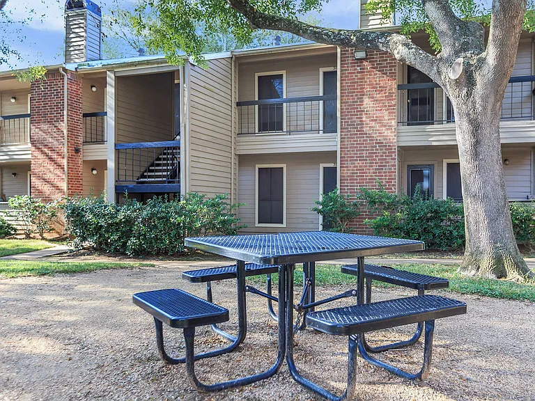 Stone Hollow Apartments — Photo 19