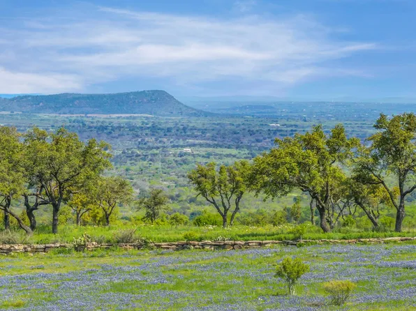 3531 Rm 3347, Round Mountain, TX 78663