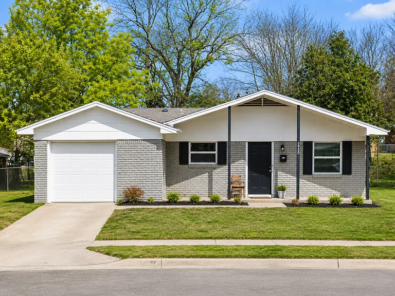 2309 Debra Cir — Photo 1