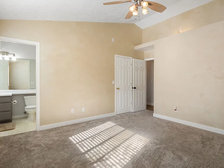 318 E Spyglass Dr — Photo 17