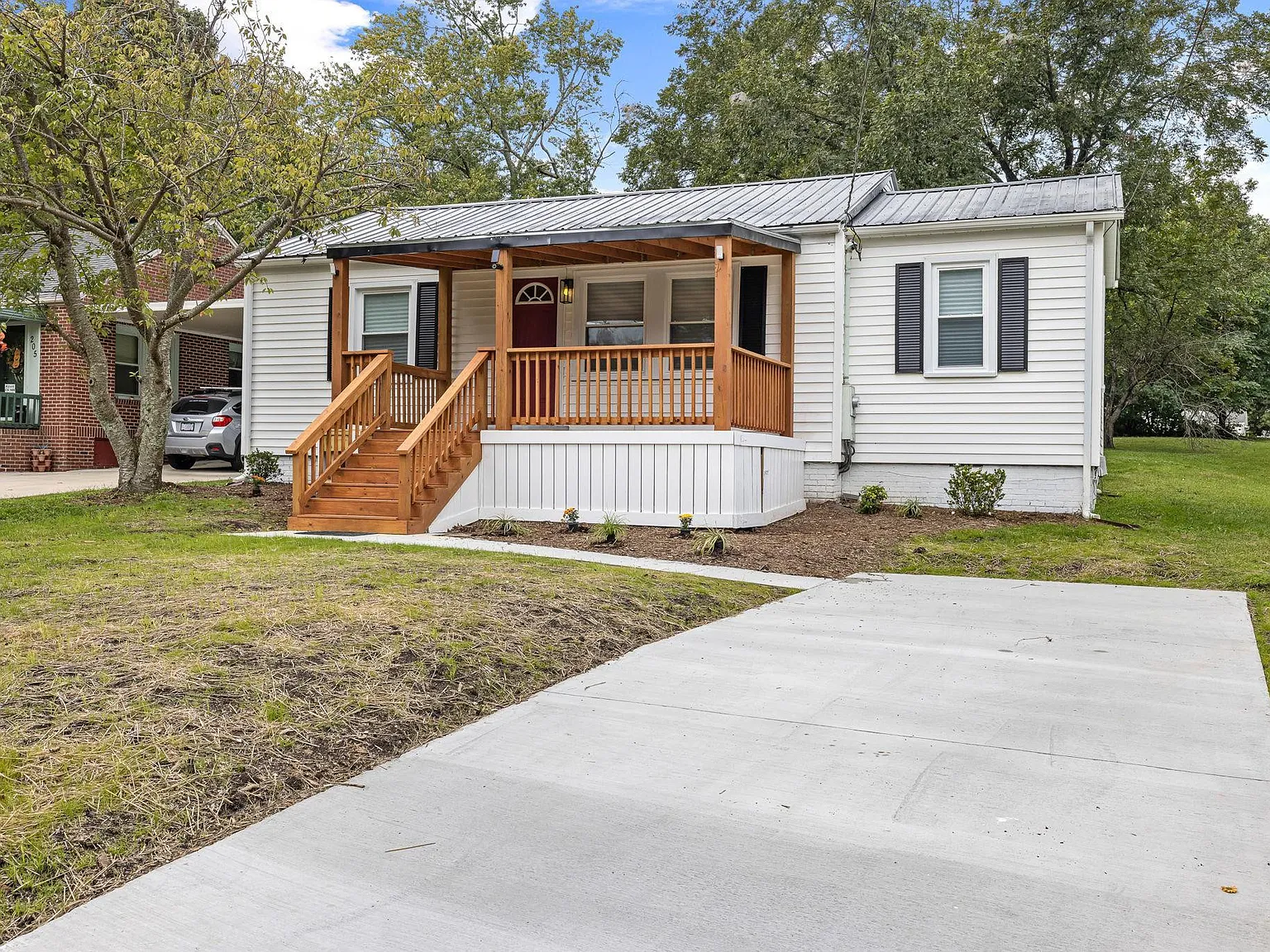 3 bed, 2.0 bath, 1150 sqft, $1,950 — Photo 2