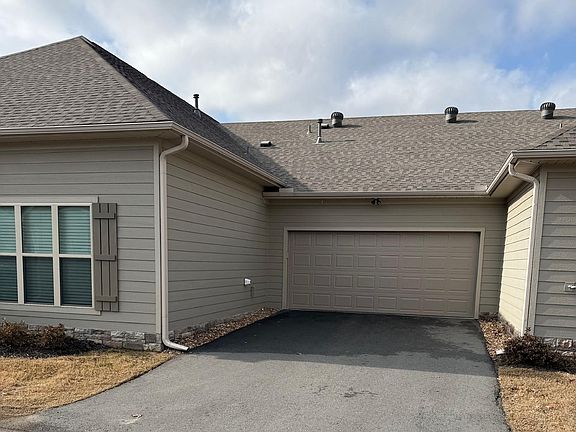3rd image of 292 Mountain Terrace Cir