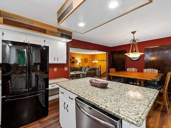 3rd image of 709 Valley Dr SE