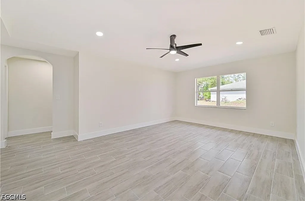3 bed, 2.0 bath, 1025 sqft, $1,900 — Photo 3
