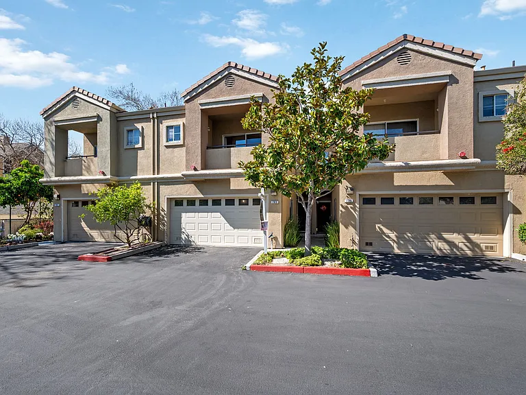 703 Star Jasmine Ct — Photo 2