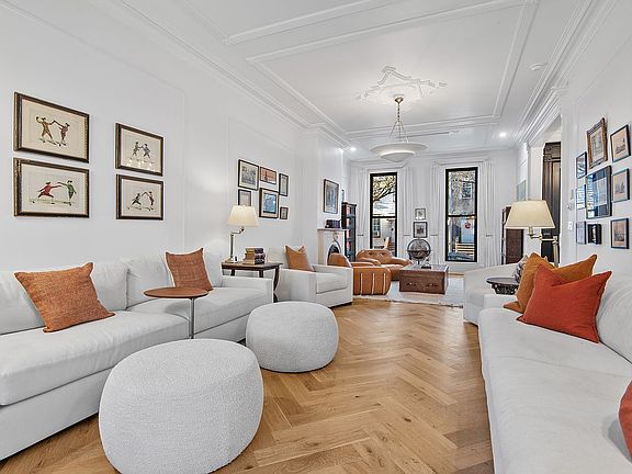 2nd image of 30 Weirfield St