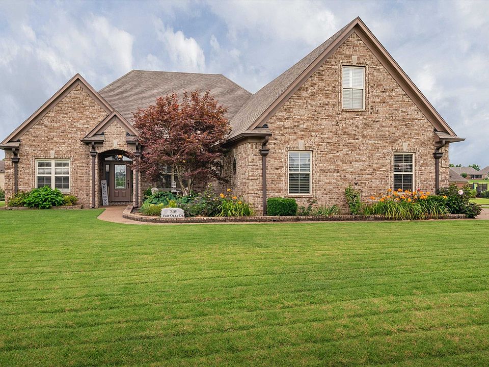 1st image of 395 Fairoaks Dr