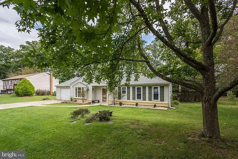 2460 Shawnee Ln photo 1