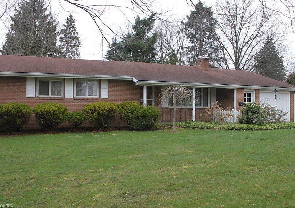 1st image of 861 Winter St