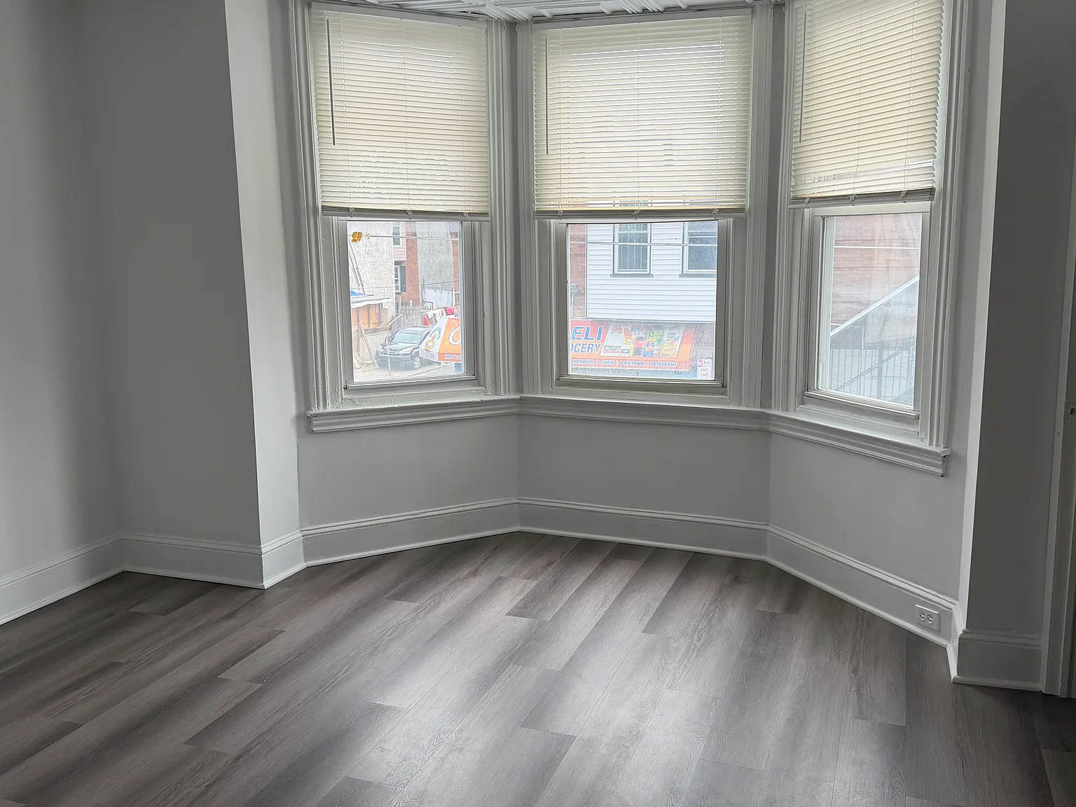 3 bed, 1050 sqft, $1,300 — Photo 4