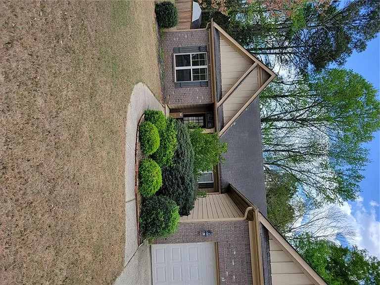 175 Spinner Dr — Photo 2
