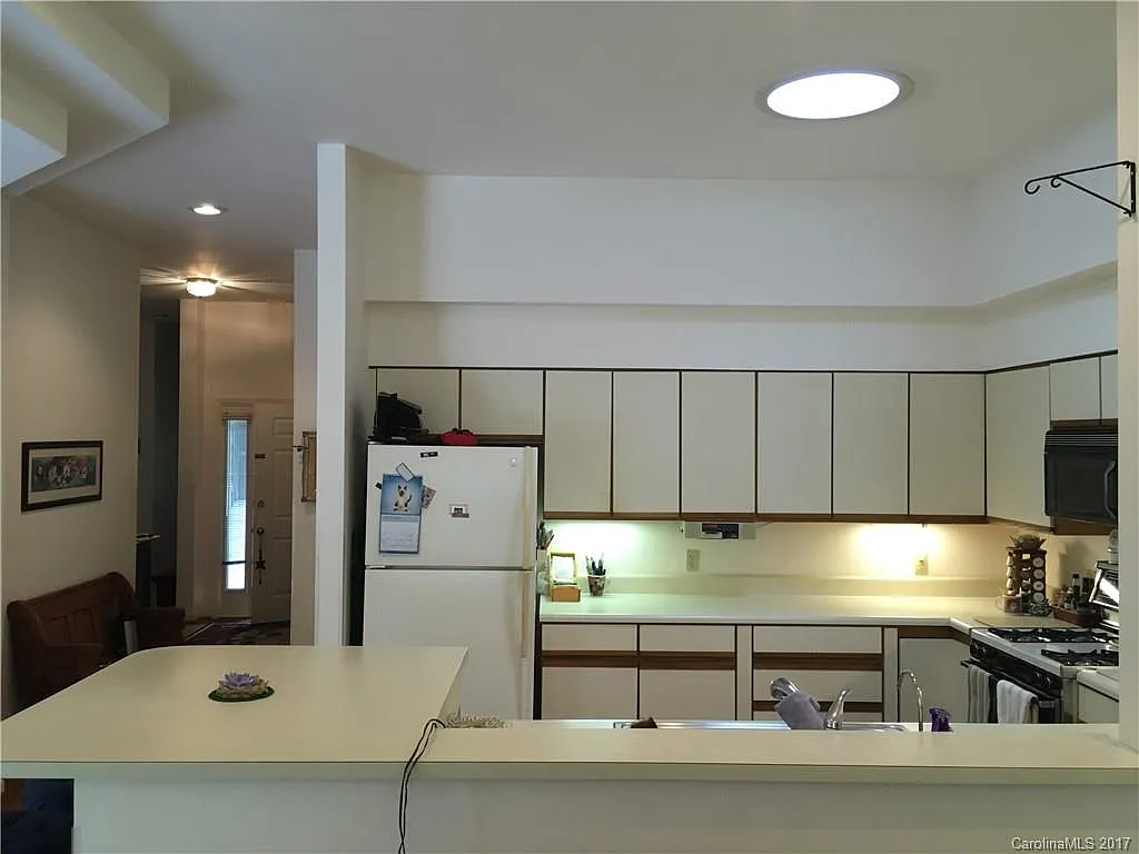 One level town house on the river — Photo 2